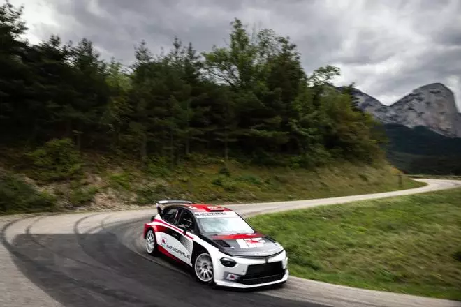 Sonaban campanas y con razón: ya están aquí las imágenes (reales) del Lancia Ypsilon Rally HF Integrale