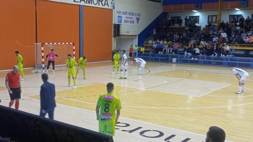 La crónica | Cruel desenlace para el Bisontes Castellón en la pista del Atlético Benavente (3-2)