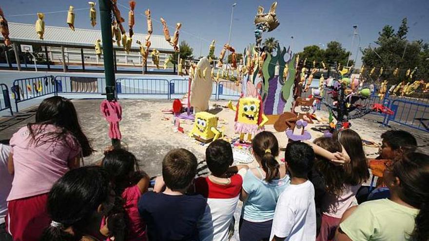 La Fiesta prende en los colegios con las hogueras levantadas por los alumnos