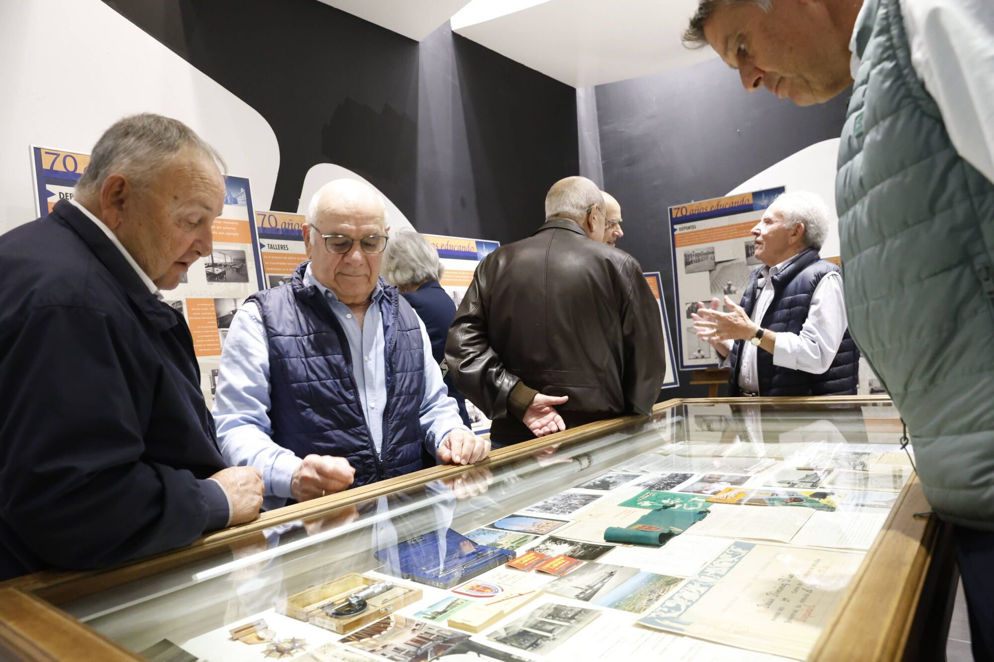 Inauguración de la exposición por el 70.º aniversario de la primera promoción de alumnos de la Universidad Laboral.