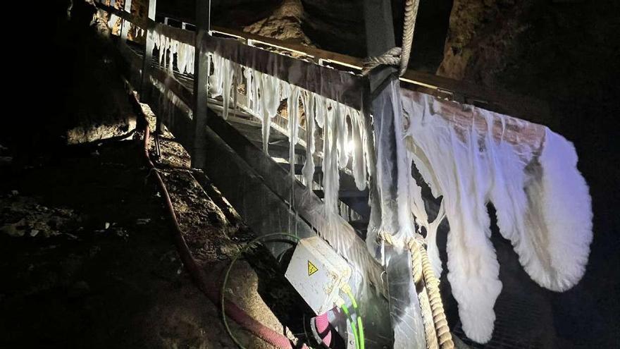 El Ayuntamiento de Baena pide autorización a Medio Ambiente para actuar en la limpieza de la Cueva del Yeso