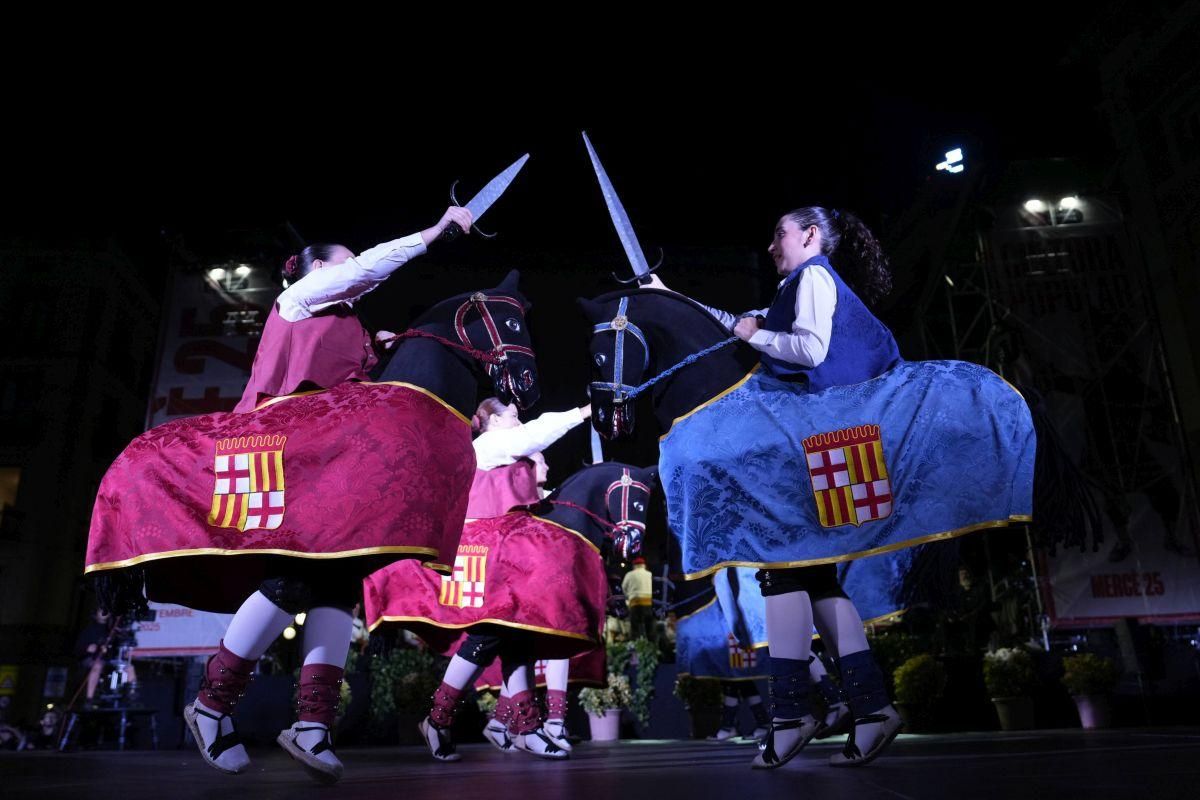 Toc d’inici de la Mercè 2025, gigantes y bestias en la plaza Sant Jaume de Barcelona