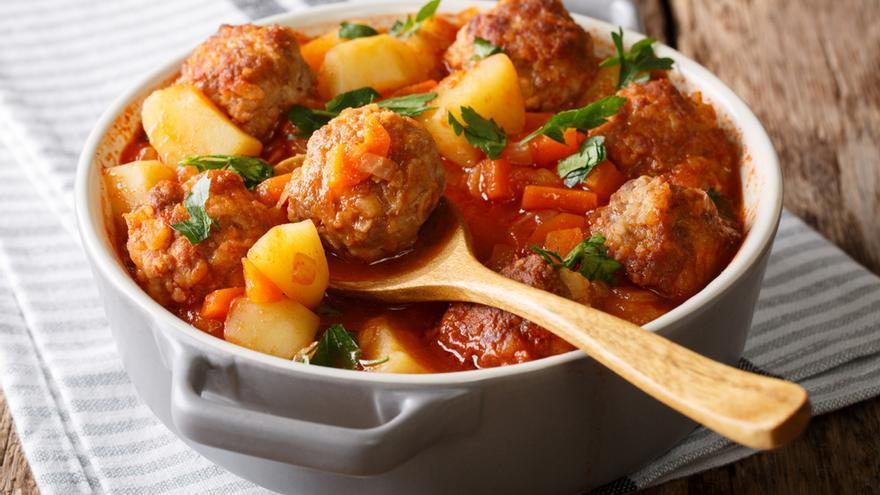 La receta de albóndigas que salvará las comidas: deliciosas y saciantes