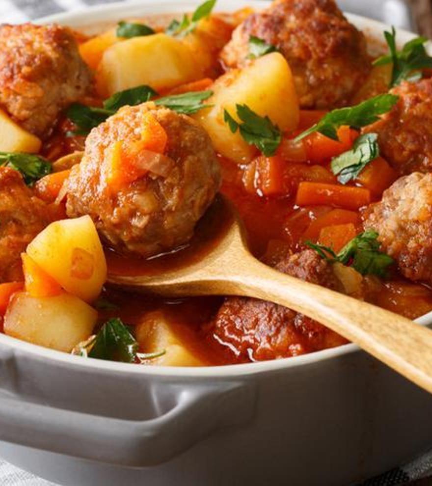 La receta de albóndigas que salvará las comidas: deliciosas y saciantes