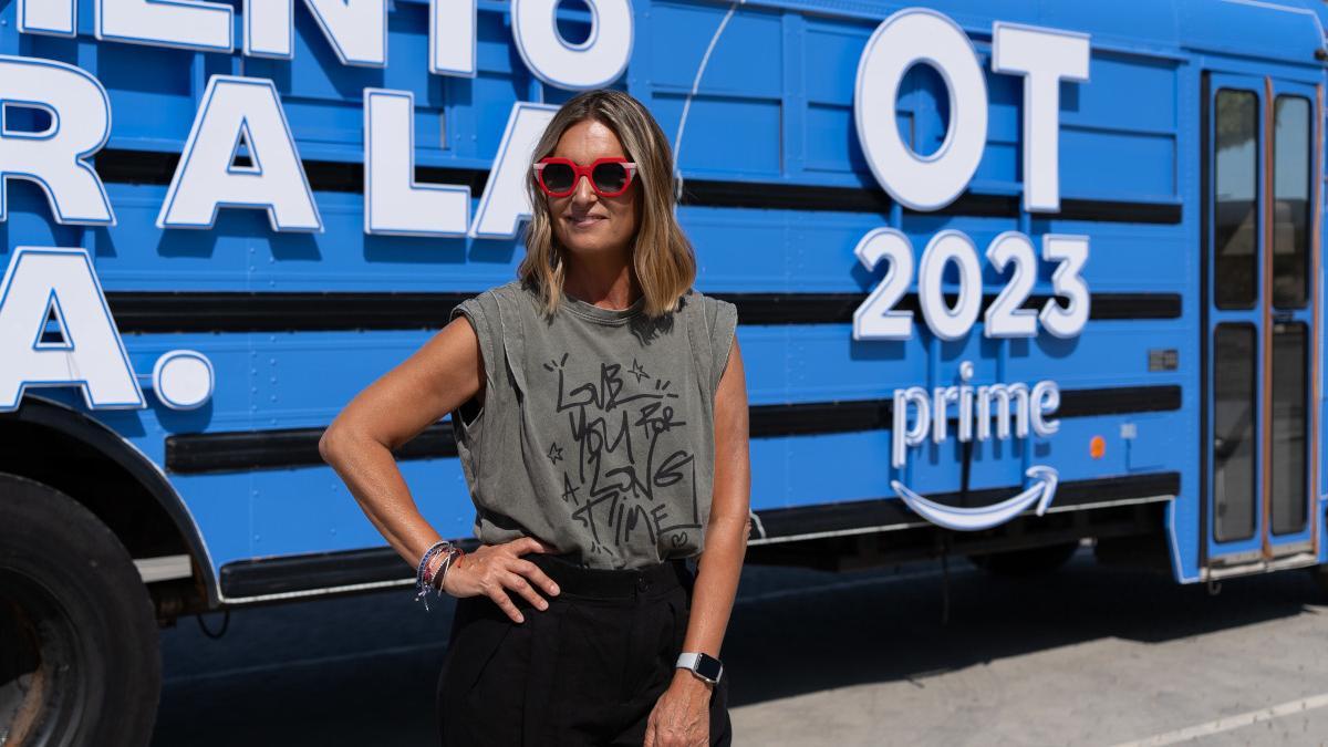 Noemía Galera frente al 'Bus de OT'.