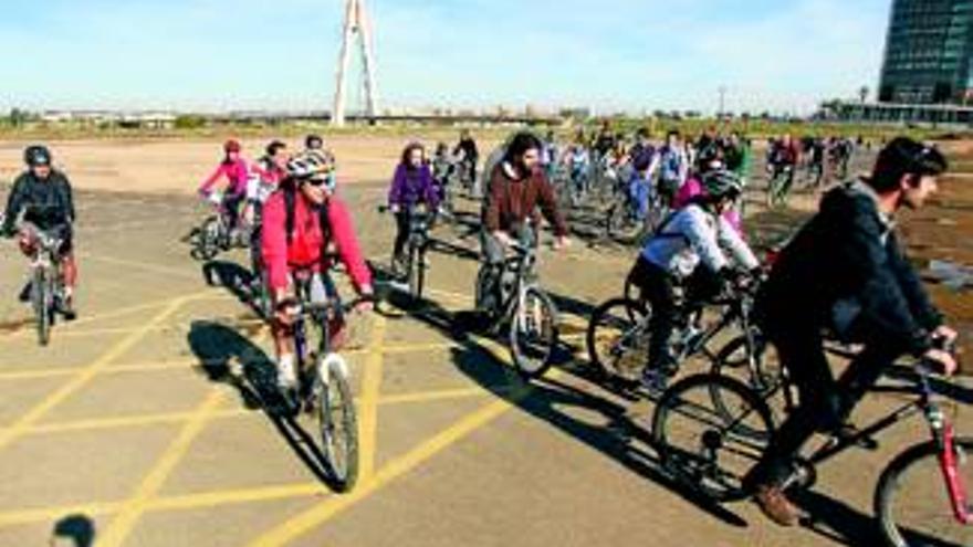 Los ciclistas reclaman respeto al resto de conductores y una movilidad sostenible