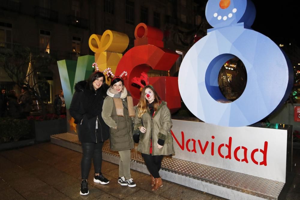 Ya es Navidad en Vigo: 10 milllones de luces para marcar una historia. // A. Villar | J. Lores | J. Álvarez | C. Delgado | M. Romero