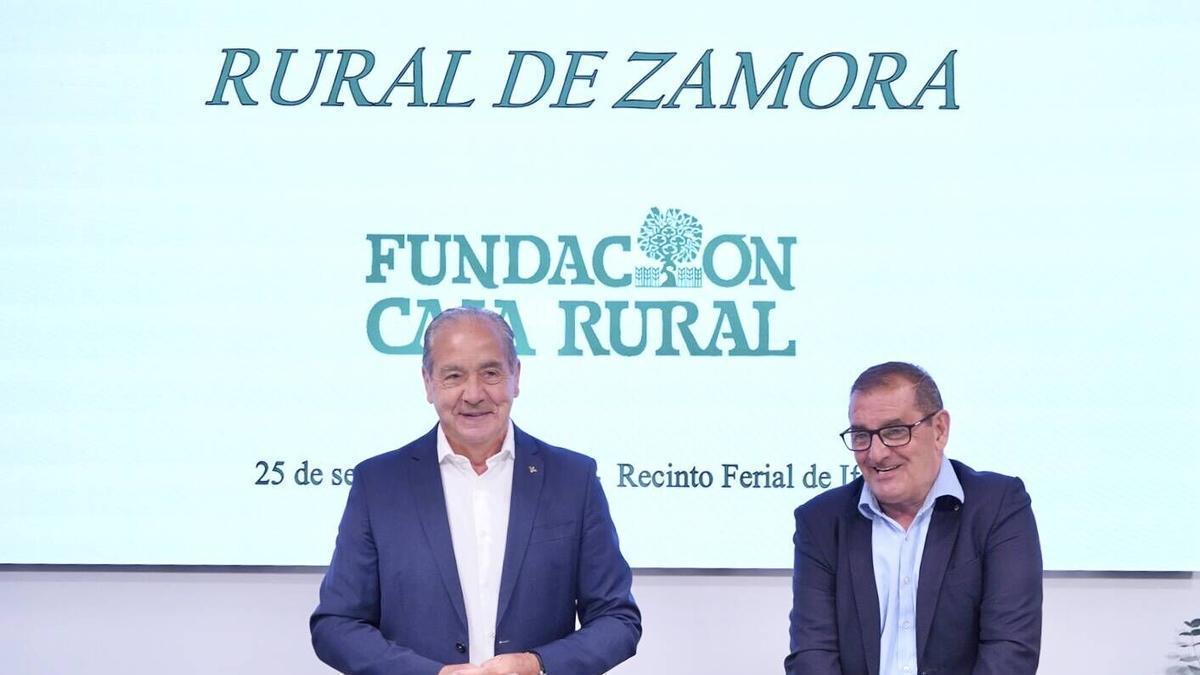 Cipriano García y Narciso Prieto anuncian los galardonados en la 26 edición de los Premios Fundación Caja Rural