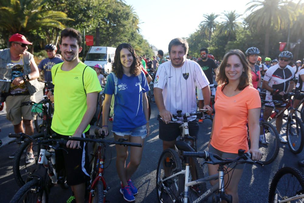 Miles de malagueños participan en la actividad de la Semana Europea de la Movilidad, tomando la salida en el Paseo del Parque