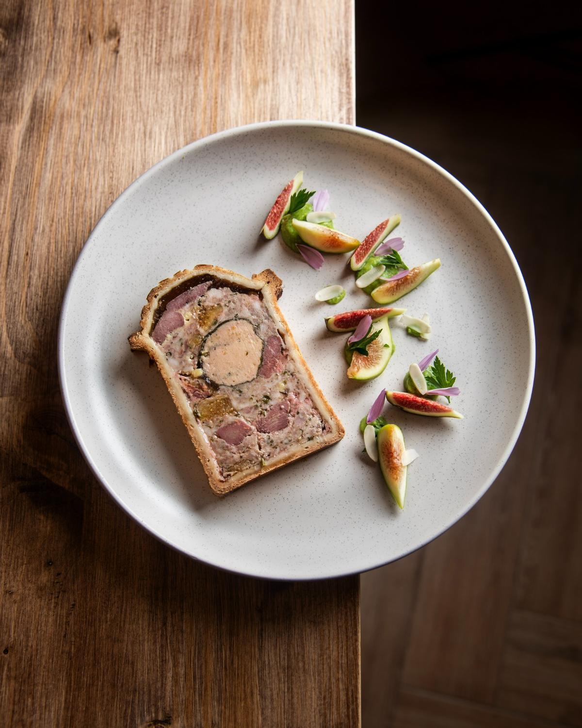 Paté en croute con higos elaborado en La Charcuterie.
