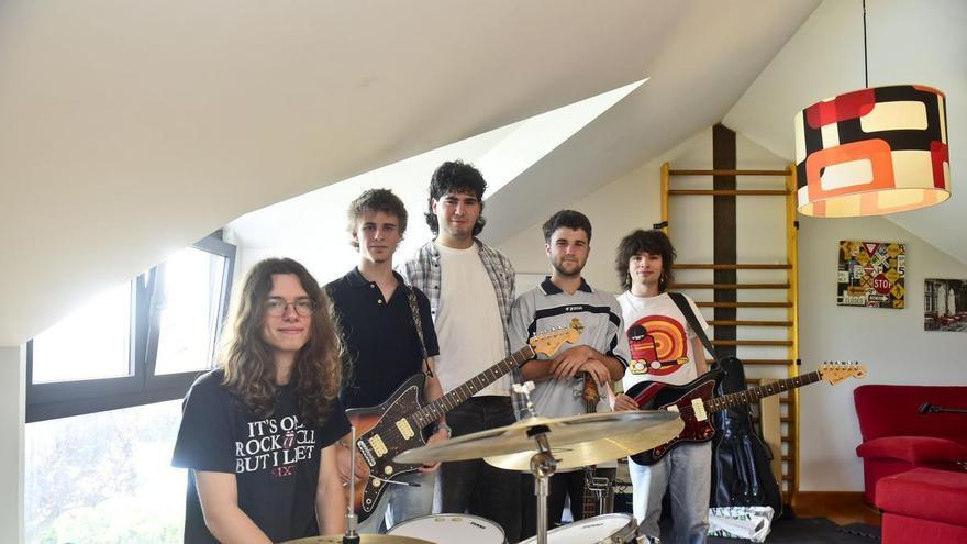 El grupo coruñés, Apolo 18, da el salto a Noites do Porto y prepara nuevo disco: "Nuestros padres hicieron buen trabajo dándonos buena música"