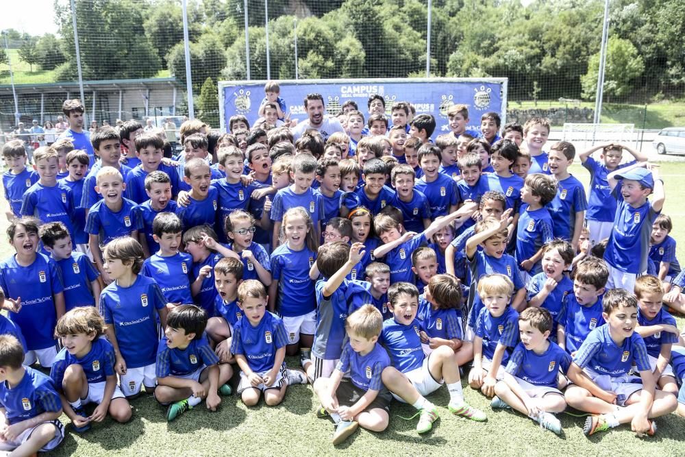 Toché visita el campus del Oviedo