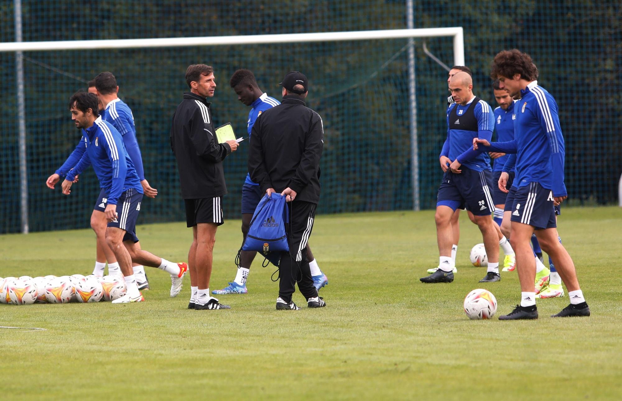 Las imágenes del entrenamiento del Oviedo tras la derrota ante el Burgos