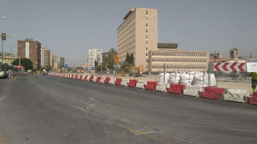 Vista del carril que ha sido ocupado antes de acometer la demolición del tablero norte.