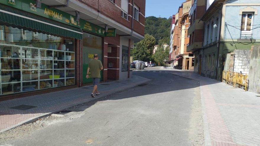 La mejora de plaza La Salve, en Sama, y su entorno obliga a restringir el tráfico