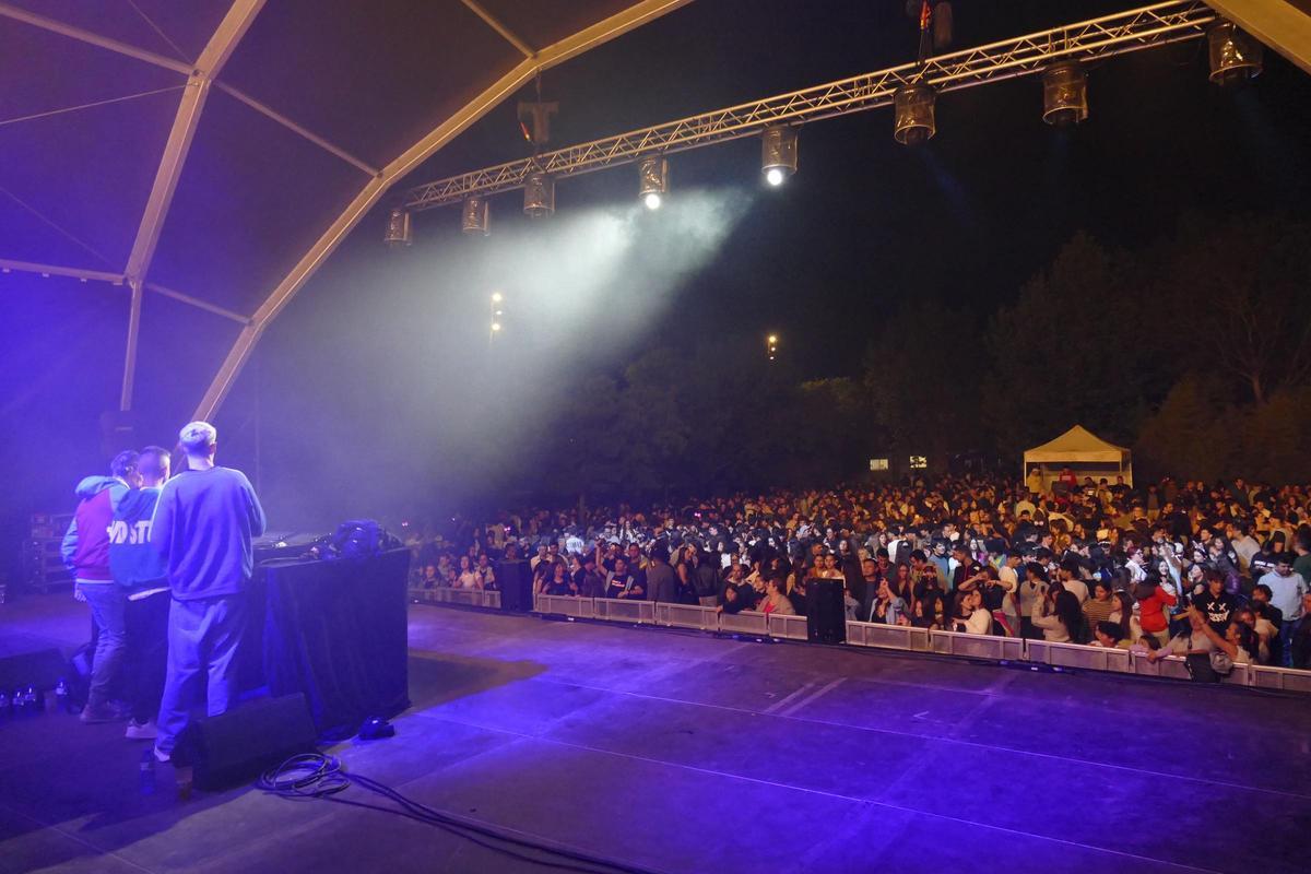 Flaix FM i Lia Jensen omplen la primera nit de Barraques al Rampell