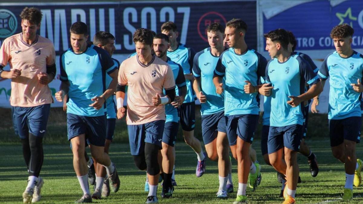 Jugadores del CD Villaralbo, en un entrenamiento de la pasada temporada.  | ALBA PRIETO