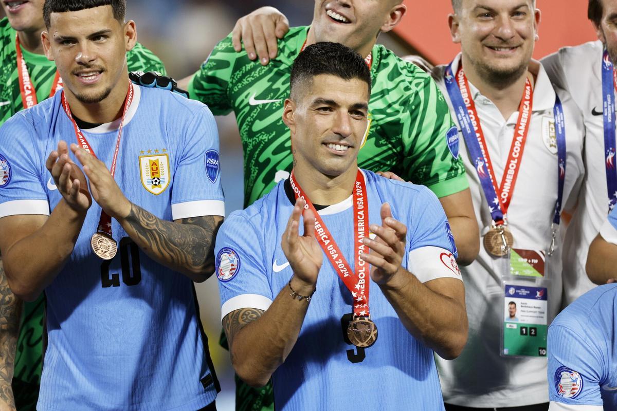 Luis Suarez, capitán de Uruguay, en el podio de la Copa América 2024