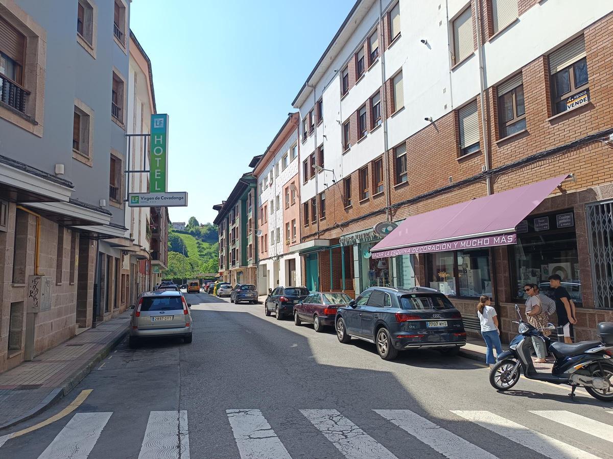 La calle Alfonso Noriega, en Cangas de Onís.