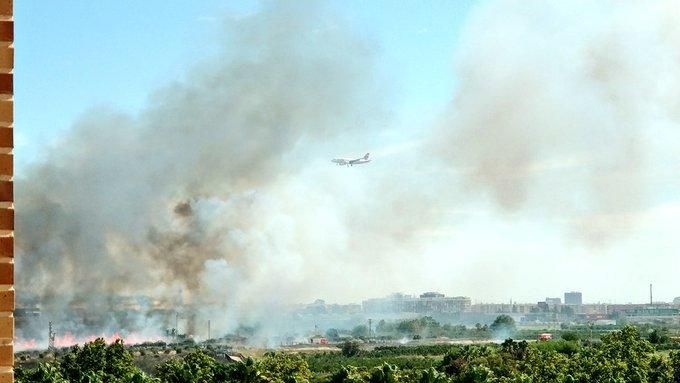 Un incendio en Aldaia es visible a varios kilómetros