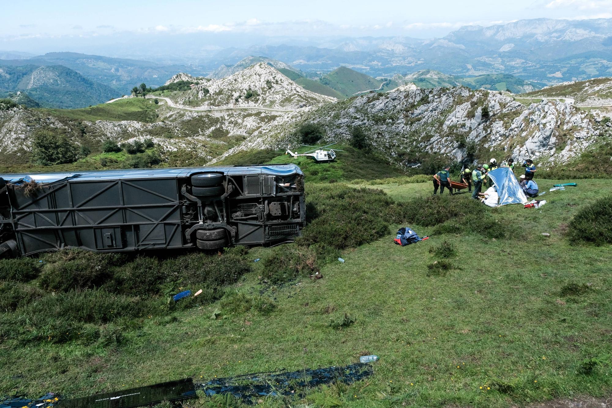 Grave accidente en Covadonga al despeñarse un autobús con niños que iba a los Lagos