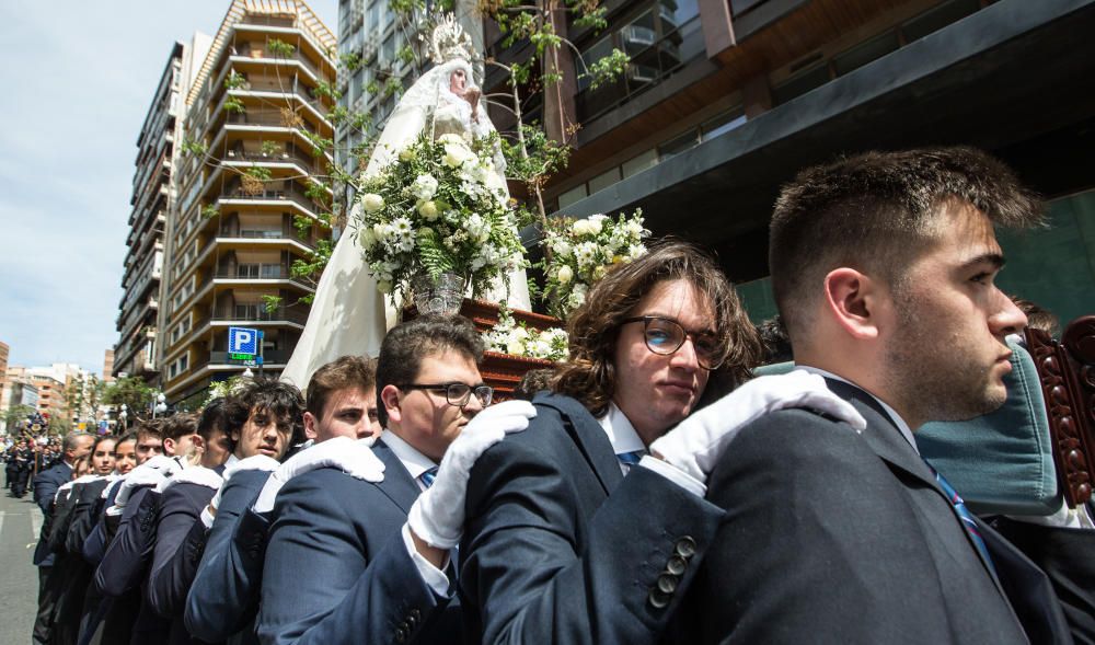 Las calles de Alicante se llenan de fieles en las procesiones del Domingo de Ramos