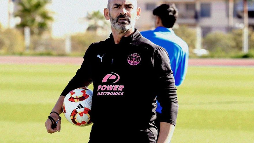 Paco Jémez durante un entrenamiento de la temporada pasada. | UD IBIZA