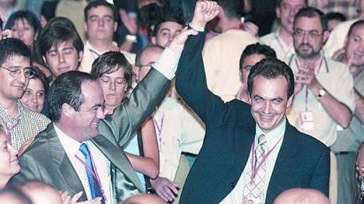 La proclamación 8 José Bono reconoce la victoria de Rodríguez Zapatero en el 35 congreso del PSOE.