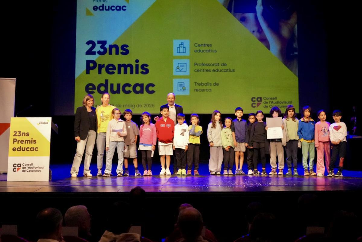 L’alcalde de Manresa, Marc Aloy, amb l’escola premiada Ítaca