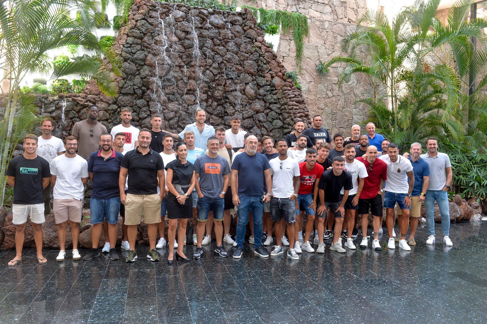 La plantilla de la UD Las Palmas en el Thalasso de Gloria Palace San Agustín