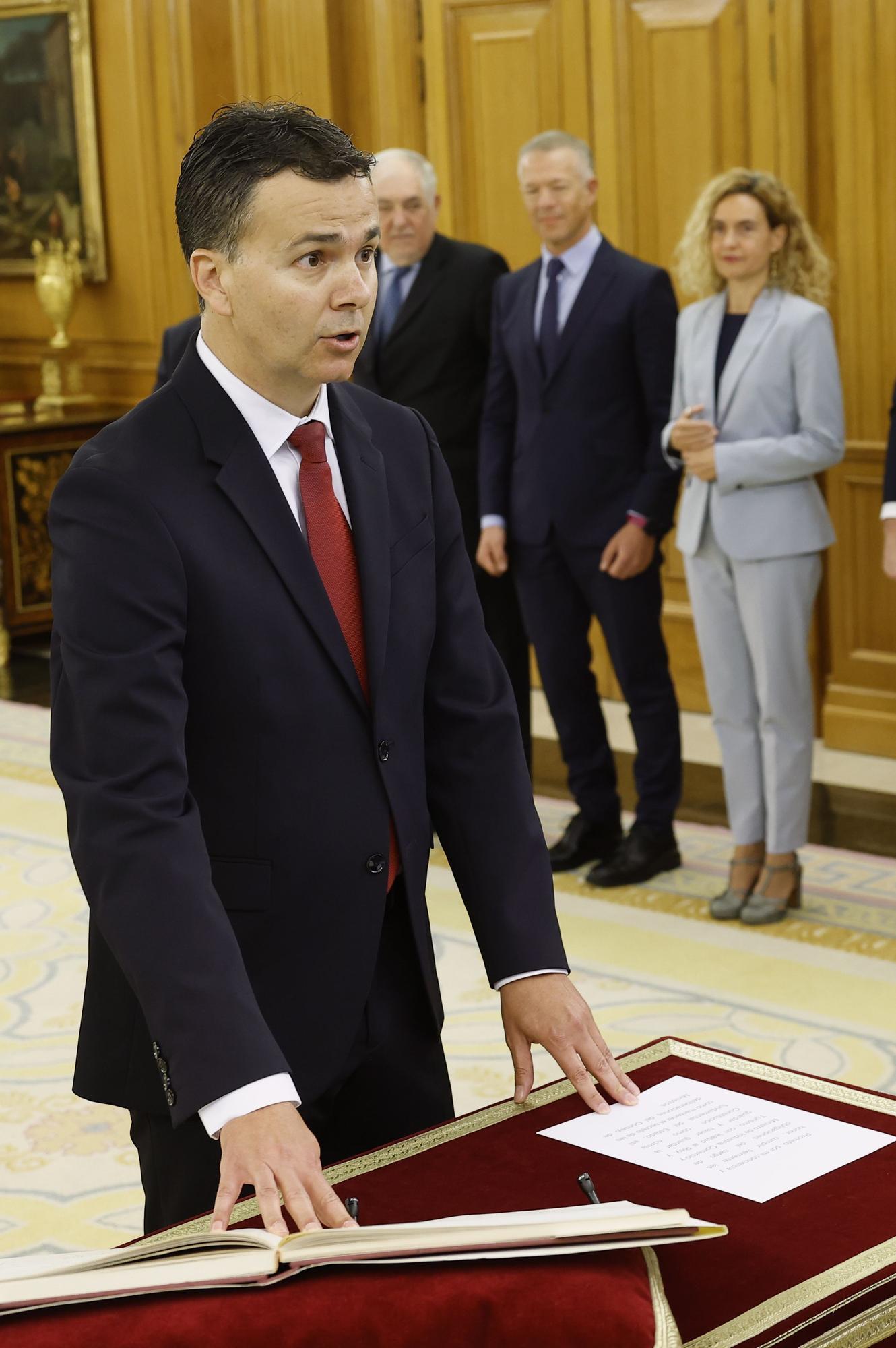 Miñones recibe la cartera del Ministerio de Sanidad