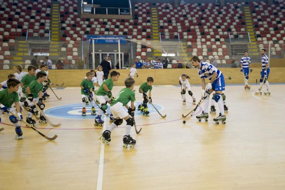 El equipo de hockey sobre patines presenta en el Palacio de los Deportes de Riazor las equipaciones para la temporada. La primera seguirá siendo verdiblanca y la segunda, blanquiazul como la del Dépor