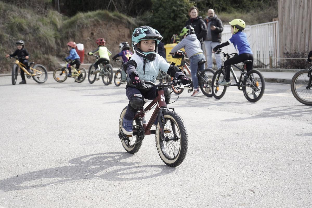 Imatge de l'acte inaugural de la nova pista de pump track de Gironella, en imatges
