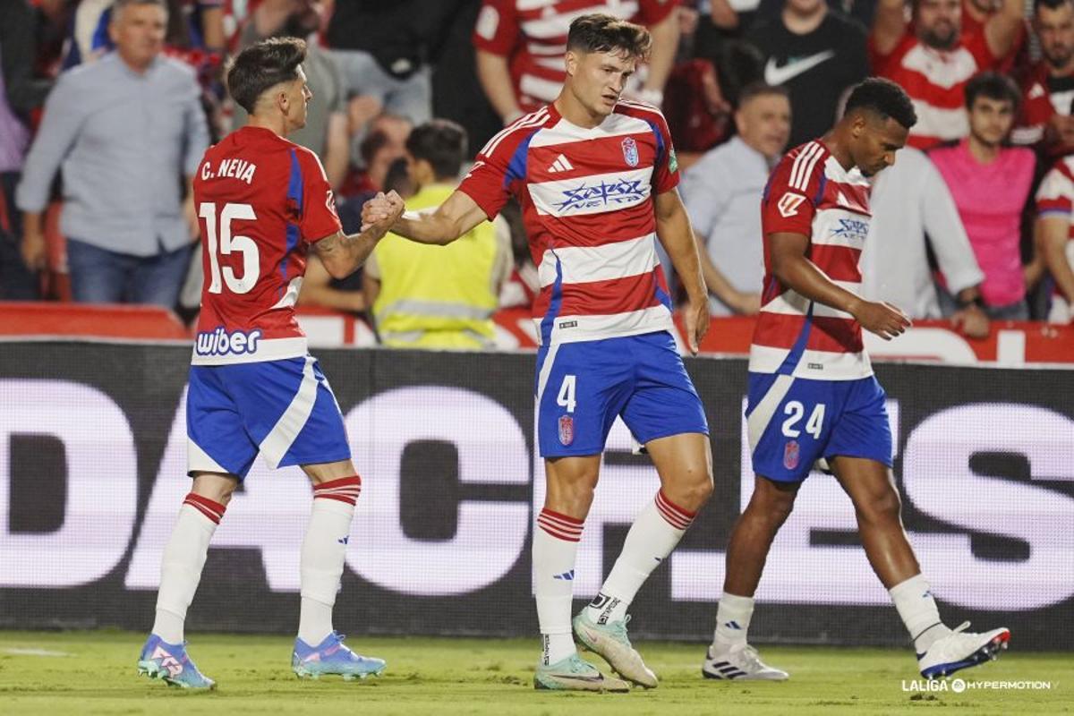 Partido de la Segunda División 2024/2025 entre el Granada CF y el Málaga CF
