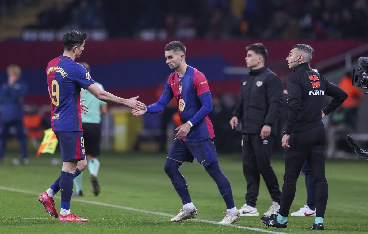 Ferran Torres sustituye a Lewandowski en el partido ante el Rayo Vallecano.