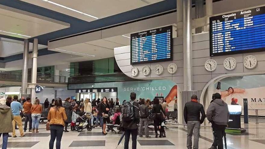 Interior del aeropuerto Sá Carneiro, en Oporto. // Marta G. Bea