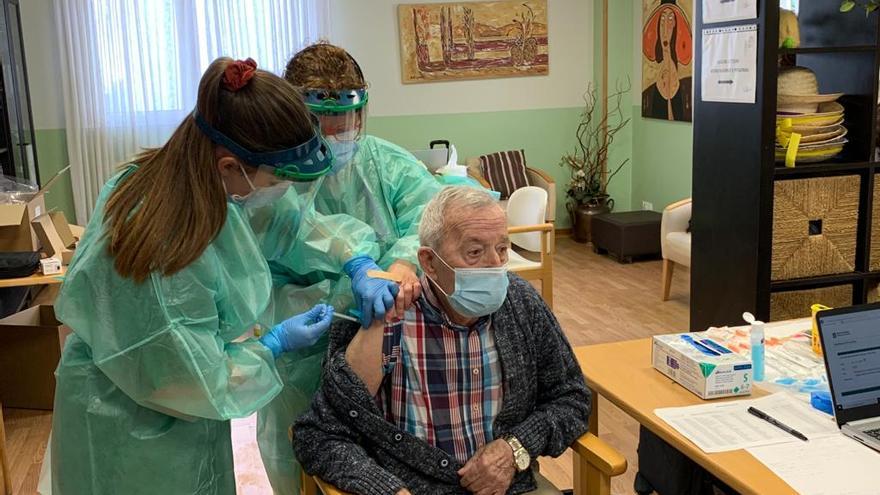 Galicia aumenta el ritmo de vacunación en los mayores de 80 años