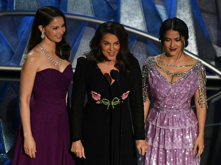 Las actrices Ashley Judd,  Annabella Sciorra y Salma Hayek.