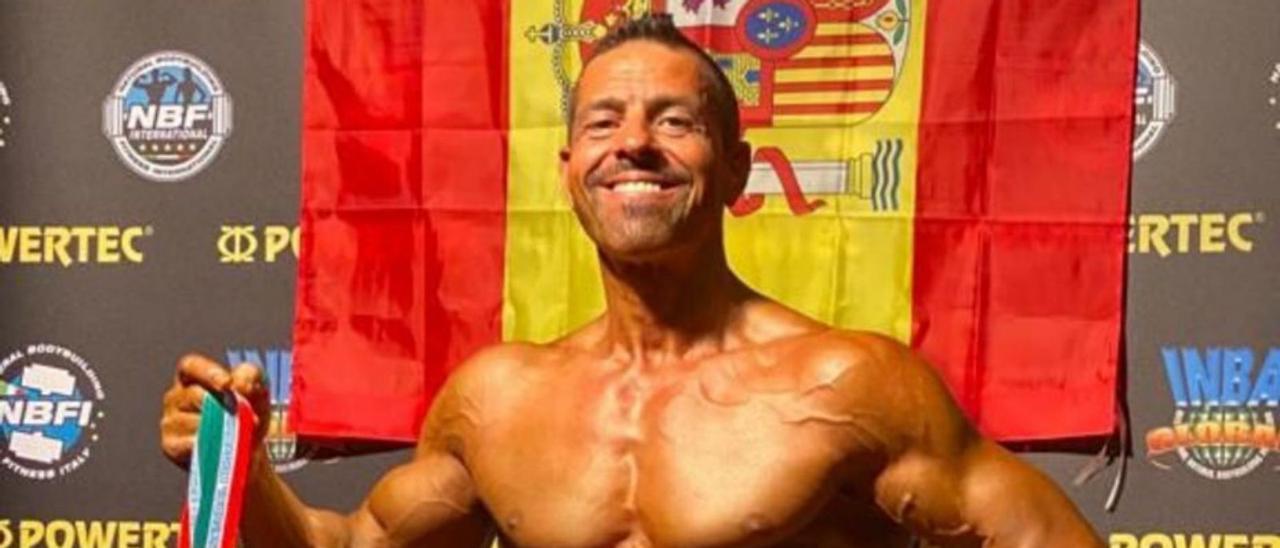 José María García con su última medalla internacional. | NATURAL GYM