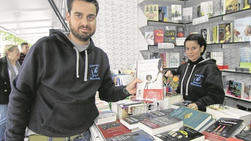 ‘Patria’ y ‘La hija de Cayetana’, entre las obras más vendidas de la Feria del Libro de Cáceres