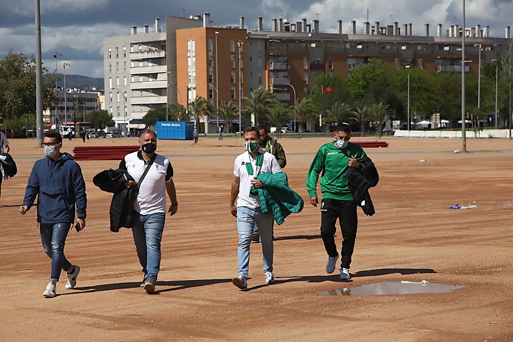 Aficionados asistentes al encuentro Córdoba CF-Balompédica Linense