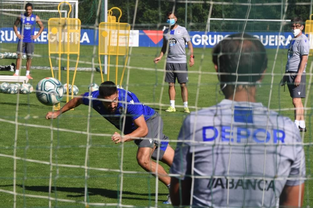 Todos a disposición de Vázquez salvo los lesionados Bóveda y Mujaid, que realizaron tareas al margen sobre el césped .