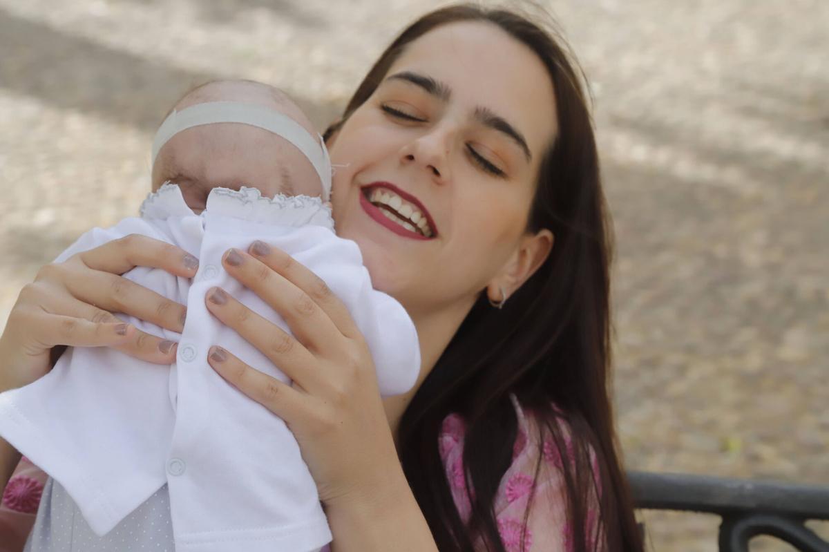 A.J.González Córdoba Lucía y su bebé Manuel Una joven cordobesa da a luz a un bebé sin espina bífida tras una cirugía fetal pionera en Sevilla