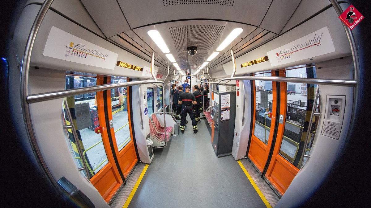 El Consorcio Provincial de Bomberos realiza prácticas de formación en las instalaciones de la red del TRAM