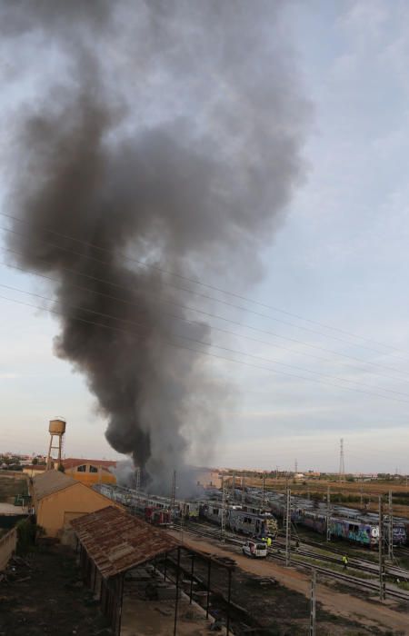 Incendio en un antiguo taller de FGV de Torrent