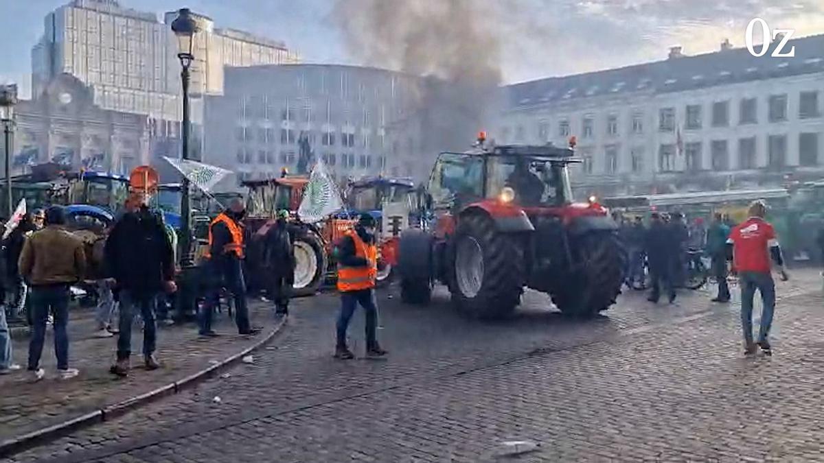 Miles de agricultores bloquean Bruselas.