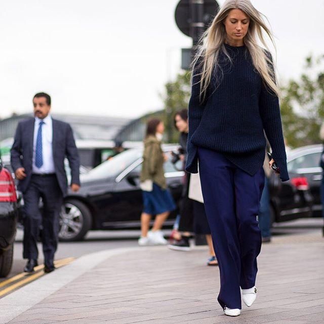 El look con jersey de Sara Harris