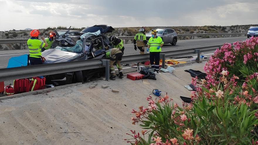 Dos heridos en un accidente entre un coche y un camión en la A-30 a la altura de Cieza