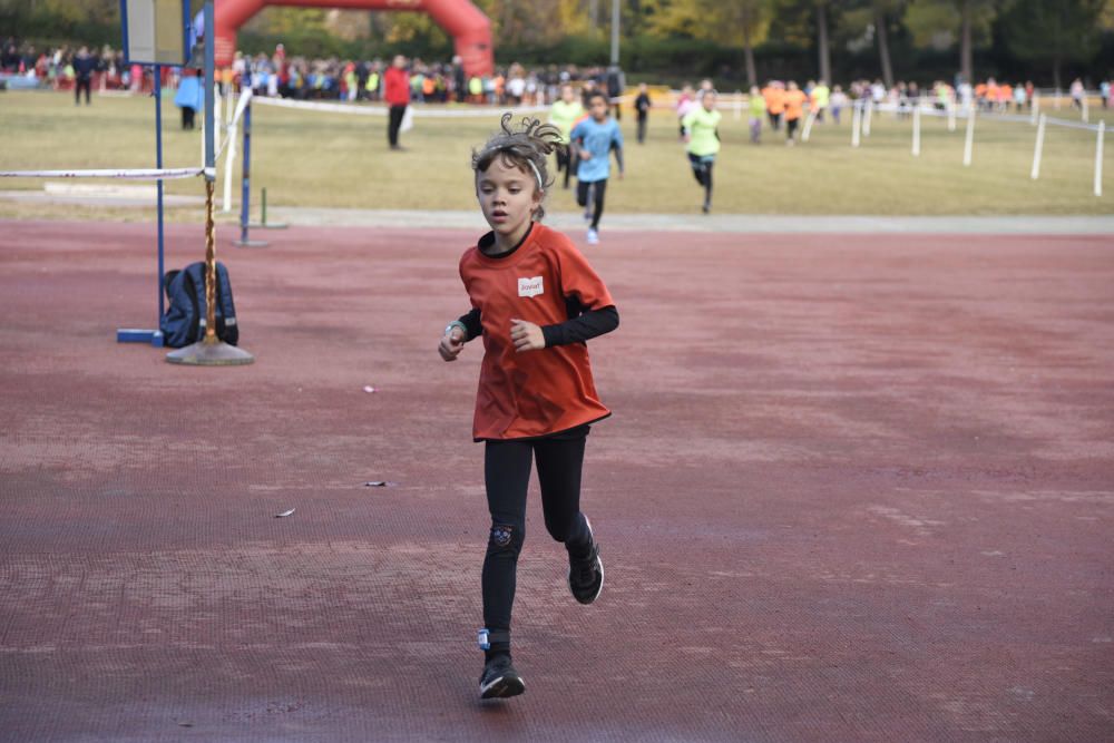 Uns 800 escolars donen relleu un any més al Cros de Manresa al Congost