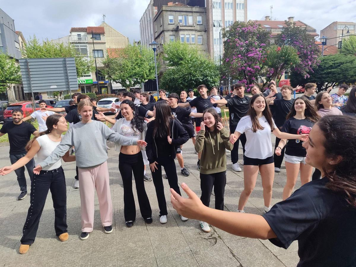 Otro momento de la clase de actividad física en la alameda.
